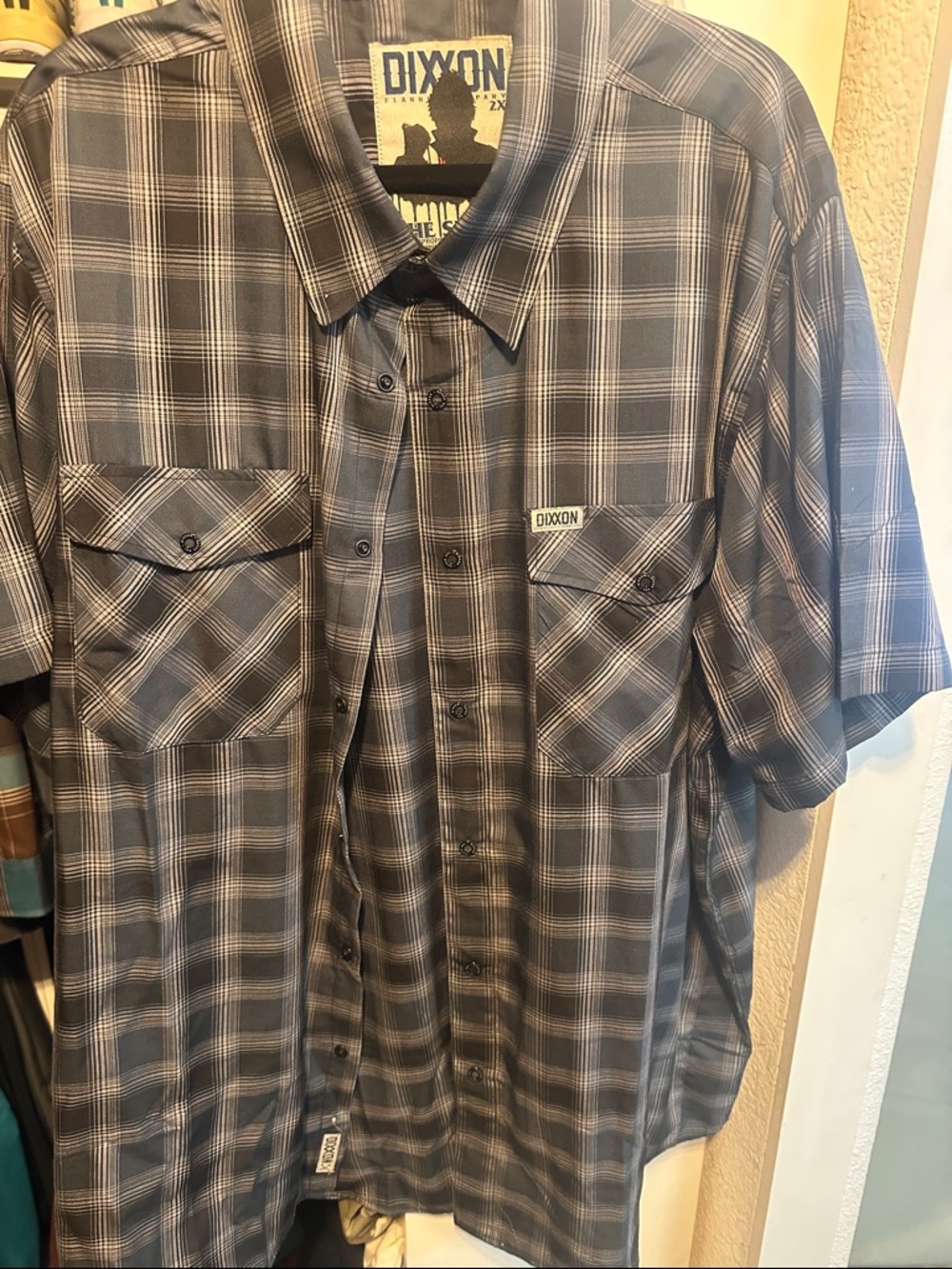 DIXXON 2XL worn one time Short-Sleeve Plaid Button-Up Sh